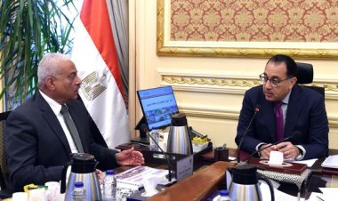 «مدبولي» يلتقي محافظ السويس لمتابعة المشروعات وبحث الاستثمار بالمحافظة