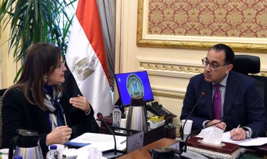 رئيس الوزراء يتابع مع وزيرة التخطيط نتائج الجولة الترويجية للاستثمار