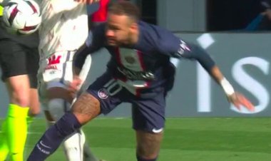 غادر الملعب باكيًا.. إصابة قوية لـ «نيمار» خلال مواجهة ليل الفرنسي