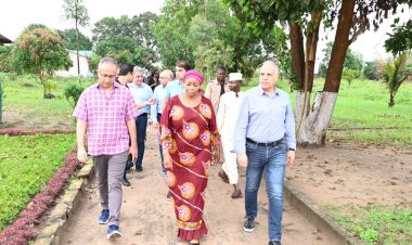 سويلم وماسودى يقومان بزيارة ميدانية لأحد المواقع المختارة لإنشاء محطة مياه شرب جوفية بالكونغو