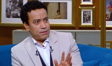 سامح حسين يكشف عن معاناته قبل الشهرة: أمي أكلتنا بقايا أكل الفراخ واشتغلت في الطوب والرمل
