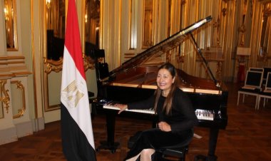 أعمال باخ وشوبان والبينيز على بيانو مشيرة عيسى في الأوبرا