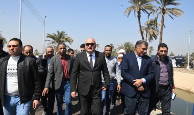 ضمن مشروعات «حياة كريمة».. محافظ قنا يتفقد أعمال الرصف والتبطين بقرية العركي