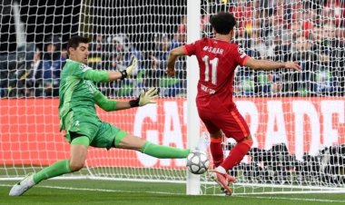 رغم الهزيمة الثقيلة.. صلاح في التشكيل المثالي بدوري الأبطال