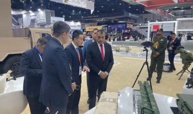 وزير الإنتاج الحربى يتفقد أجنحة معرض الدفاع الدولي «IDEX 2023»