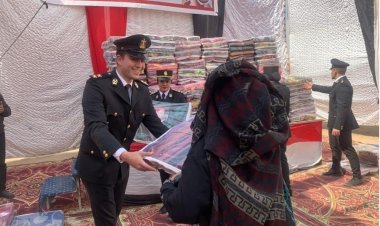 أمن القاهرة يوزع بطاطين على المواطنيين بمدينة نصر