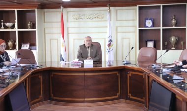 مناقشة تقرير فني لاشتراطات الأمن والسلامة للمنشآت الحكومية في بني سويف