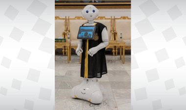 شؤون الحرمين: روبوت بـ 11 لغة لاستقبال زوار مجمع كسوة الكعبة المشرفة