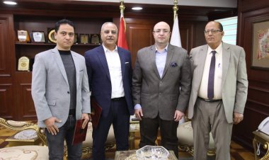 محافظ بني سويف يُكرّم فريق العمل بقطاع الري بعد نجاحه في تسيير باخرة سياحية