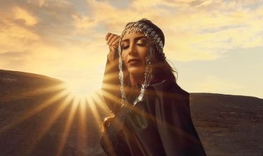 شاهد|  تفاصيل «أفيش» أغنية الفنانة جنات «تفاح وفراولة»