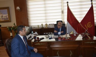 محافظ بوسعيد يوجه بالارتقاء بمستوى الخدمات في قطاع التليفونات