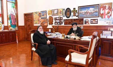 قداسة البابا يستقبل النائب البابوي لمدينة العبور