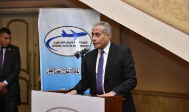وزير القوى العاملة لعمال النقل الجوي: «أخلصوا في عملكم وحافظوا على استقرار شركاتكم»