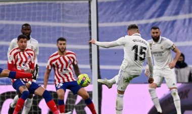 بعشرة لاعبين.. أتلتيكو يفرض التعادل على الريال في ديربي مدريد