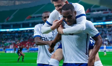 الهلال يقسو على الدحيل بسباعية ويتأهل إلى نهائي أبطال آسيا