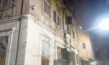 مازال البحث جاريًا عن طفل.. شاهد اللحظات الأولى لـ  انهيار عقار بالإسكندرية
