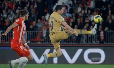 برشلونة يعلن إصابة ليفاندوفسكي