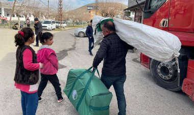 مركز الملك سلمان للإغاثة يواصل توزيع المواد الإغاثية لمتضرري الزلزال في تركيا