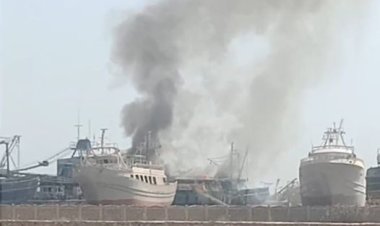 السيطرة على حريق شب بمنطقة تصنيع السفن في ميناء الأتكة بالسويس