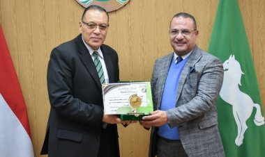 محافظ الشرقية يترأس اجتماع المجلس التنفيذي ويُكرم وكيل وزارة الاوقاف