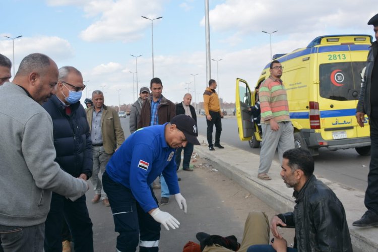 في لفتة إنسانية.. محافظ القليوبية يطمئن على مواطن أصيب بحادث مروري بمحور الخصوص