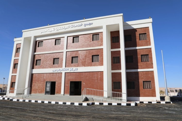 محافظ الوادي الجديد يتفقد مشروعات «حياة كريمة» بالفرافرة