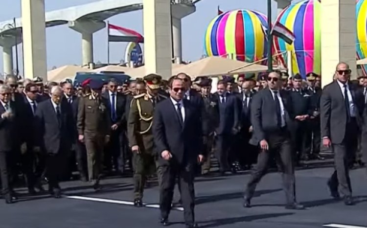 السيسي يتقدم المشيعين في جنازة الدكتور شريف إسماعيل رئيس الوزراء السابق