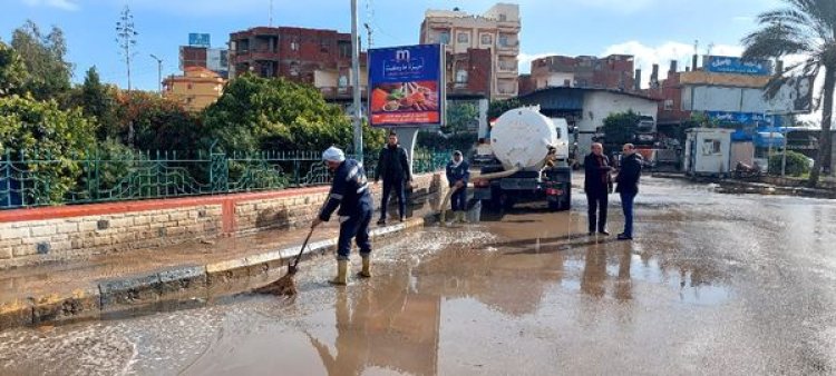 هطول أمطار غزيرة واستمرار رفع المياه بـ 6 مدن في كفر الشيخ