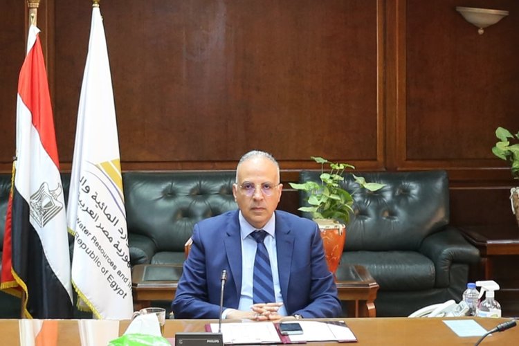وزير الري يتابع  مشروع المسار الناقل لمياه الصرف