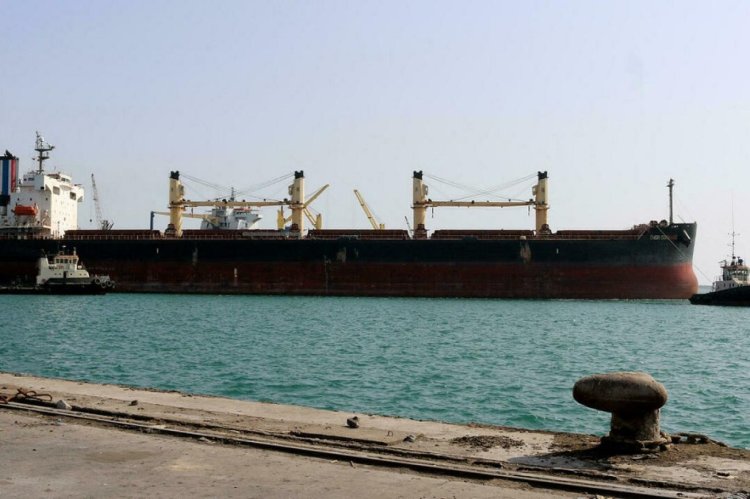 الحوثيون: عبور السفن التجارية إلى موانئ الحديدة دون احتجاز أو تأخير بارقة أمل للسلام