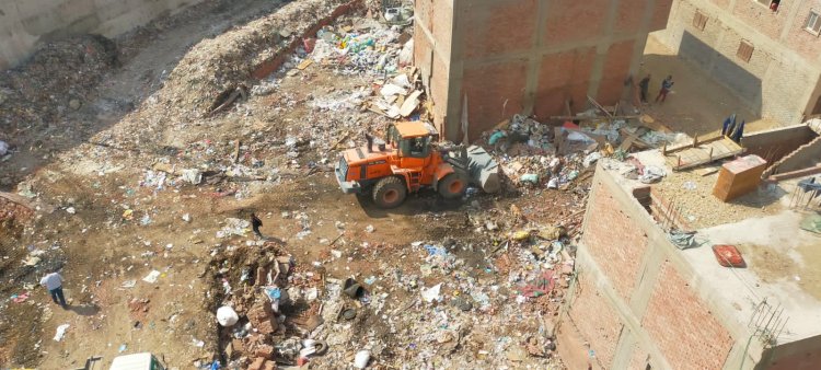 محافظ الجيزة: رفع ٦٥٠ طن مخلفات وتراكمات أسفل الدائري بالعمرانية