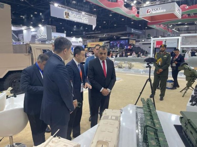 وزير الإنتاج الحربى يتفقد أجنحة معرض الدفاع الدولي «IDEX 2023»