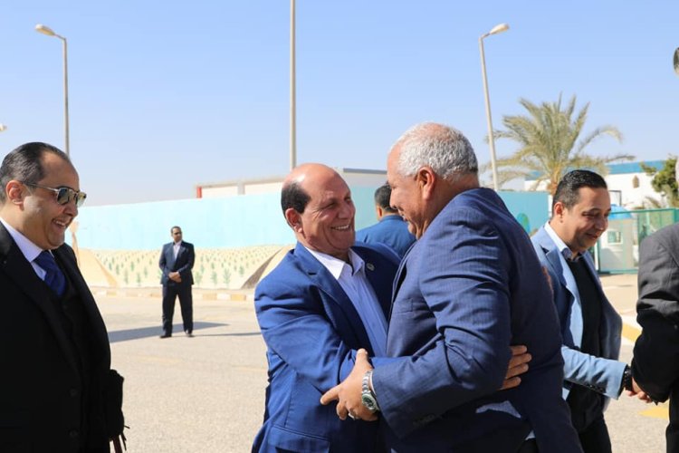 محافظ الوادي الجديد يستقبل ضيوف المحافظة للاحتفال بـ«يوم الوفاء»