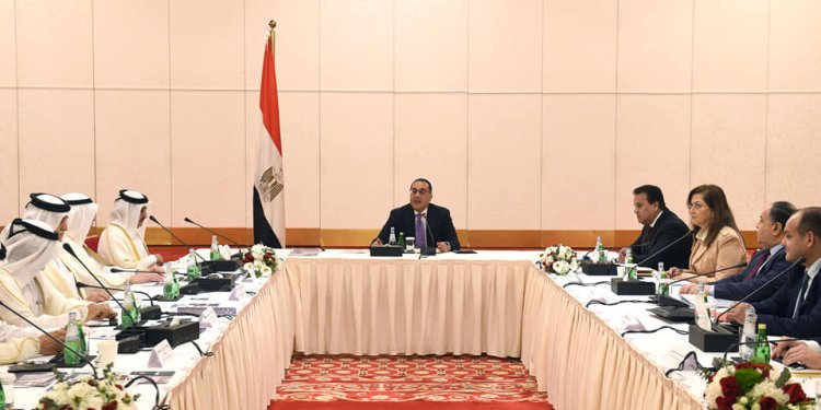 رئيس الوزراء يلتقي أعضاء مجلس إدارة غرفة قطر ورابطة رجال الأعمال القطريين