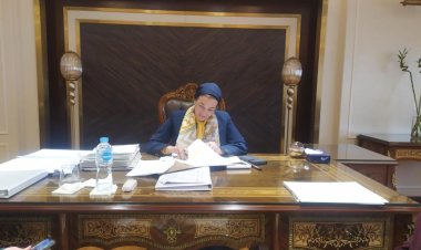 وزيرة البيئة تجتمع بمساعديها بالعاصمة الإدارية لمناقشة عدد من الملفات المهمة