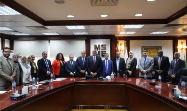 باسل رحمي يستقبل وفد من صندوق النقد العربي لبحث سبل التعاون المشترك