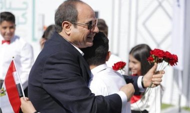«جابر الخواطر».. أبرز المواقف الإنسانية للرئيس السيسي اليوم.. وطفل له: «ممكن تحضني؟»