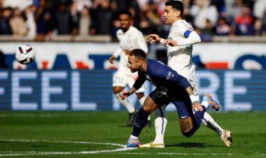 مدرب باريس سان جيرمان: نيمار غير متاح أمام بايرن ميونيخ