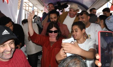 بالرقص.. ماجدة زكي تدعم شقيقها في انتخابات نقابة المهن التمثيلية