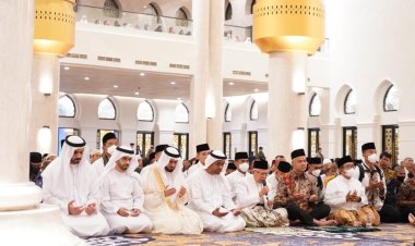 جامع الشيخ زايد الكبير في سولو الإندونيسية يحتفي بليلة الإسراج والمعراج