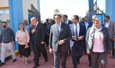 وزير التنمية المحلية ومحافظ قنا يتفقدان عدداً من المشروعات الإنتاجية لتوفير السلع الغذائية