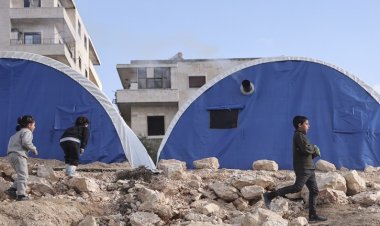 الهلال الأحمر الإماراتي يفتتح مخيم إيواء مؤقتا للمتضررين من زلزال سوريا