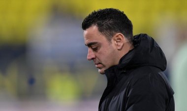 تشافي يرد على انتقادات جماهير برشلونة