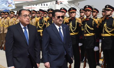 صور| رئيس الوزراء يستقبل نظيره العراقي بمطار القاهرة