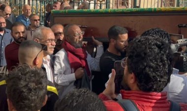 غياب نجوم الفن عن جنازة شريفة فاضل 