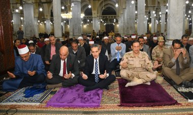 محافظ الغربية يؤدي صلاة المغرب بالمسجد الأحمدي ويشهد احتفال ليلة النصف من شعبان