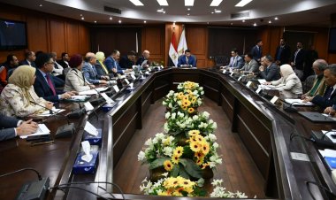وزير الرياضة يتابع تنفيذ مشروعات وبرامج الوزارة ويطلع على خطة العام المالي المقبل