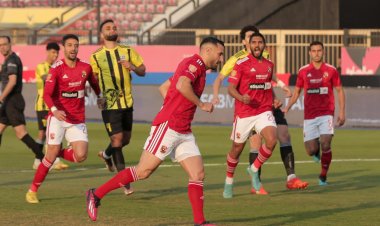 الأهلي يُعزز صدارته للدوري بالفوز على المقاولون بثنائية