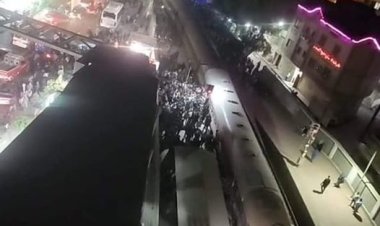 «السائق هرب».. شاهد عيان يروي تفاصيل الدقائق الأولى لخروج قطار منوف عن القضبان