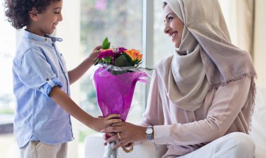 أجمل رسائل تهنئة بمناسبة عيد الأم 2023